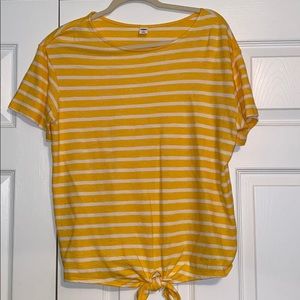 Shirt with cute knot detail on bottom.